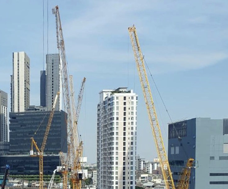 Manitowoc Large fleet of Potain luffing jib cranes selected for innovative skyscraper in Bangkok